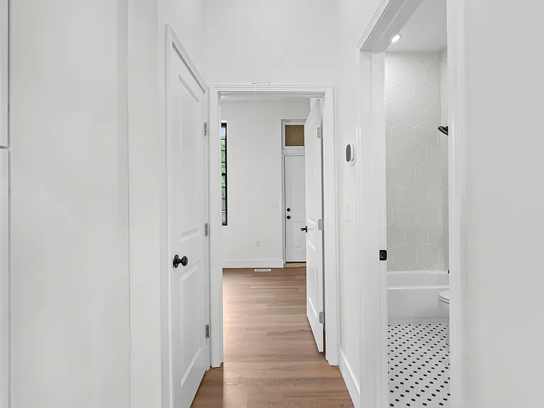 3418 Michigan Ave — Photo 7