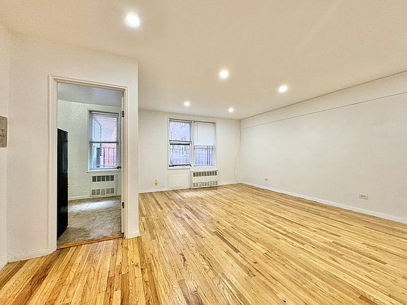 3rd image of 144-14 Barclay Ave #2