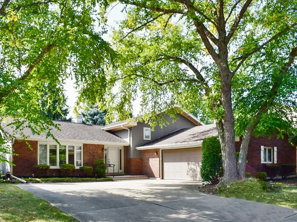 929 W Surrey Rd, Addison, IL 60101
