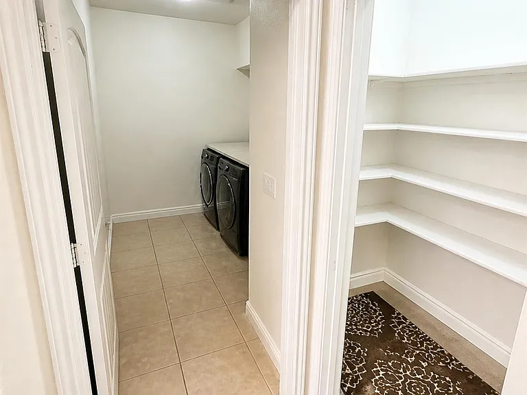 617 Cortona Ln — Photo 20