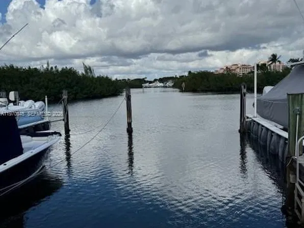 6200 SW 152nd St, Palmetto Bay, FL 33157
