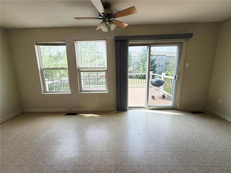 1073 Sparrow Way — Photo 14