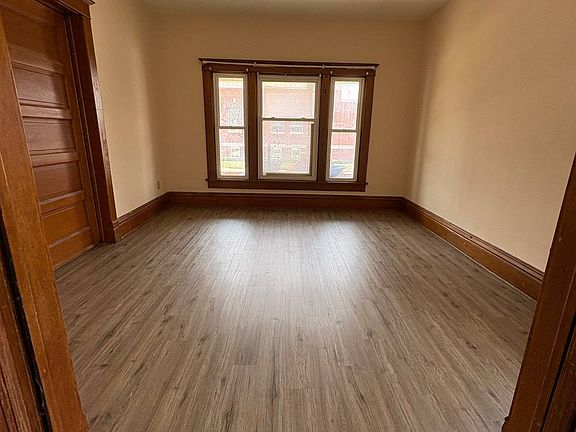 2nd image of 103 1st St NE