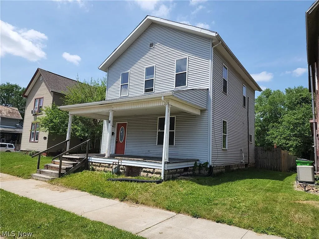 207 W 3rd St photo 1