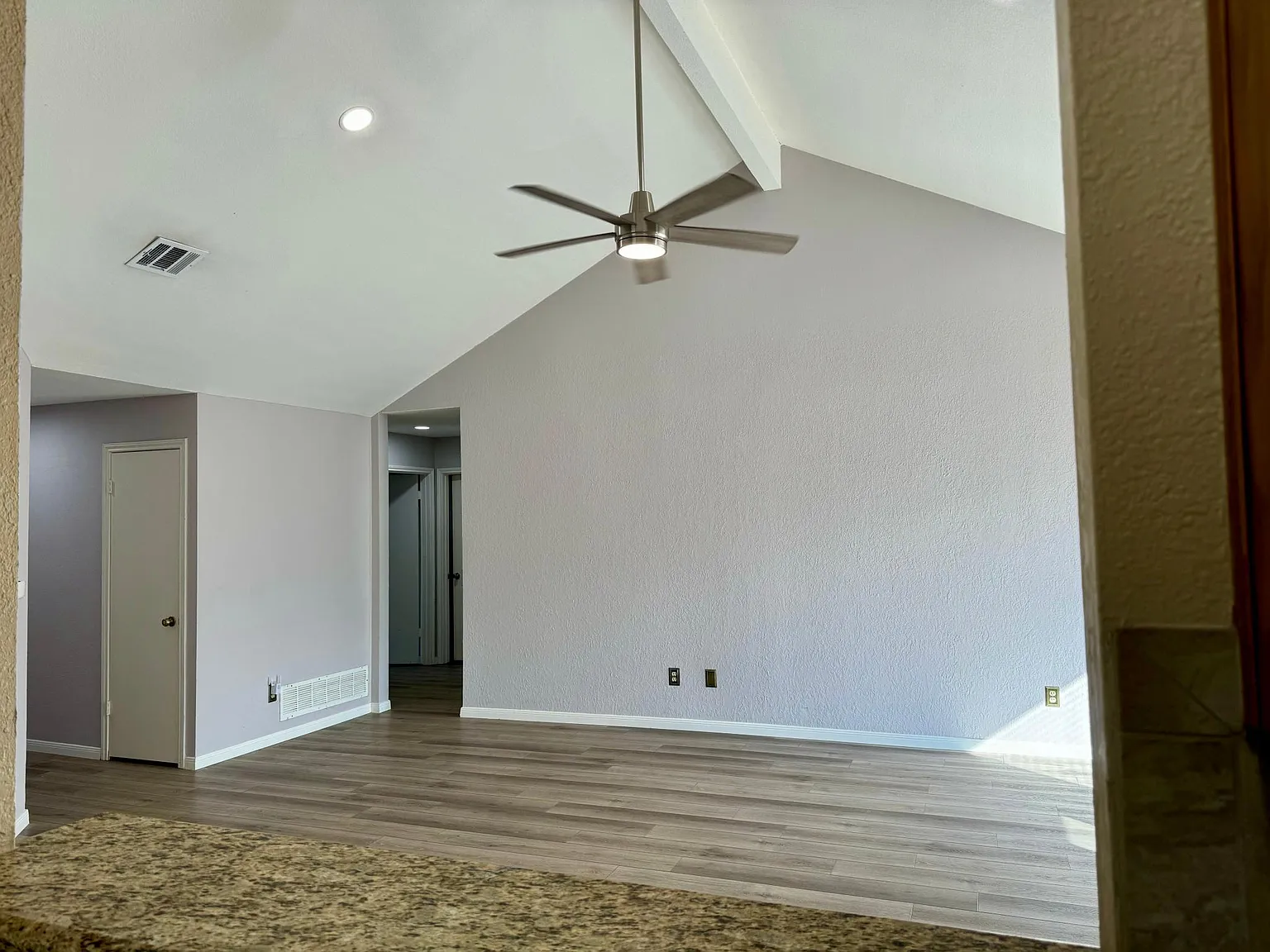 1321 Homestead St — Photo 4