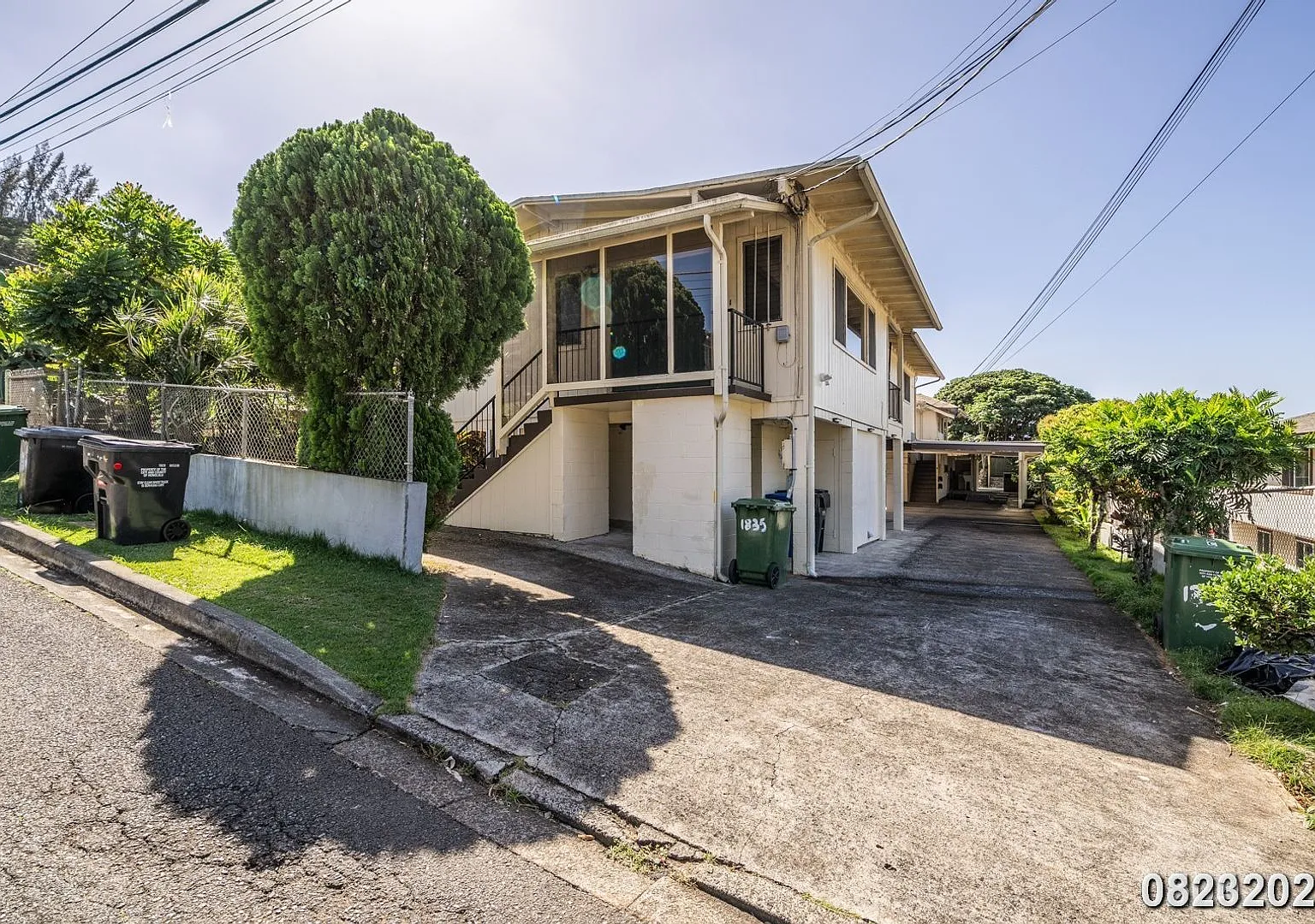 $2400 / 2 Bed / 1 Bath / 2 Parking In Kalihi — Photo 1