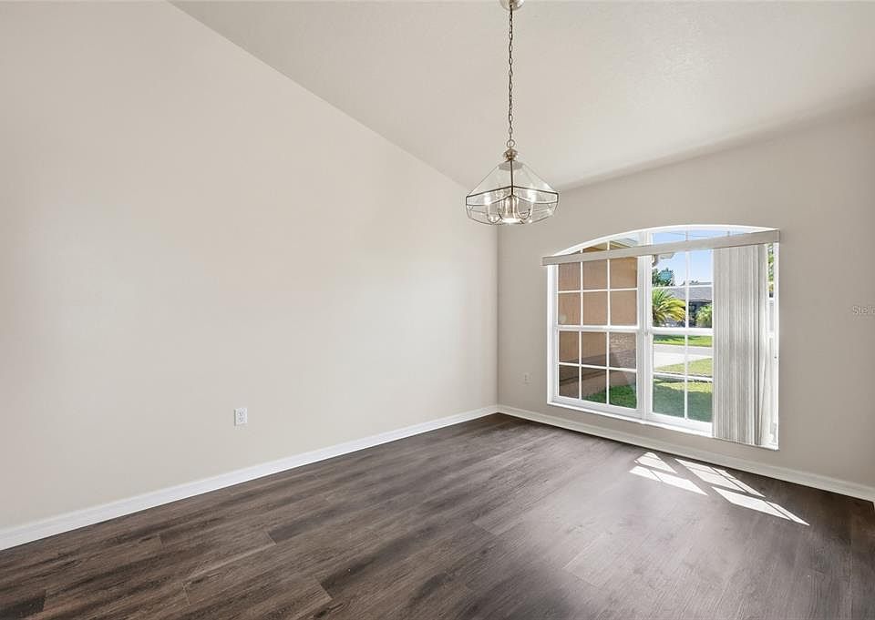 1st image of 917 Alsace Dr #917