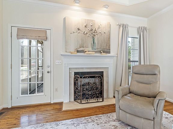 3rd image of 22 Forest Ridge Cir