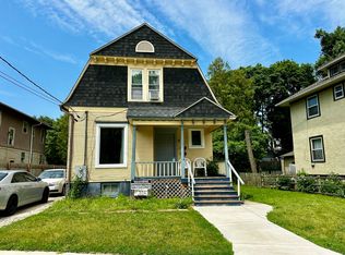 478 Barrett St, Elgin, IL 60120