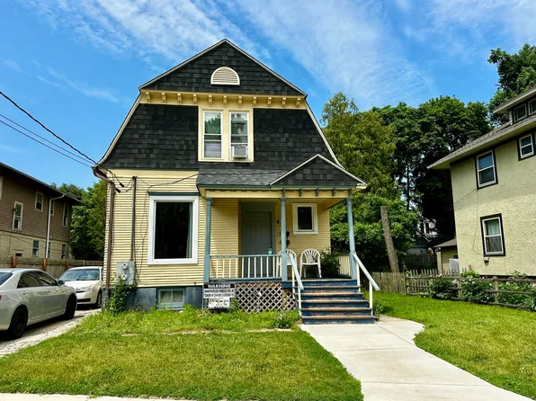 478 Barrett St, Elgin, IL 60120