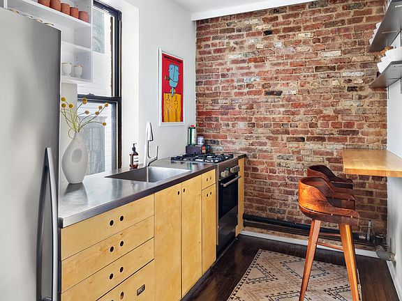 3rd image of 442 Hudson St #3S