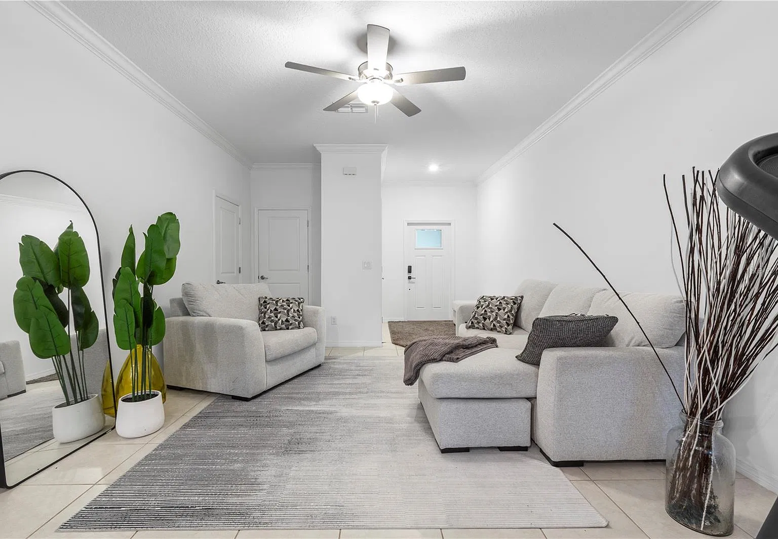 3 bed, 1634 sqft, $1,900 — Photo 3