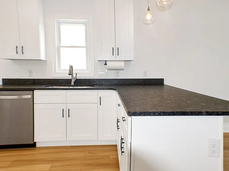 562 N Bayard Ave — Photo 10