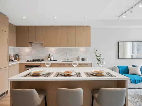 110 E 17th St #515, North Vancouver, BC V7M 1V4