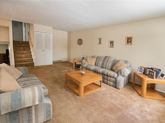3rd image of 17942 Adams Dr