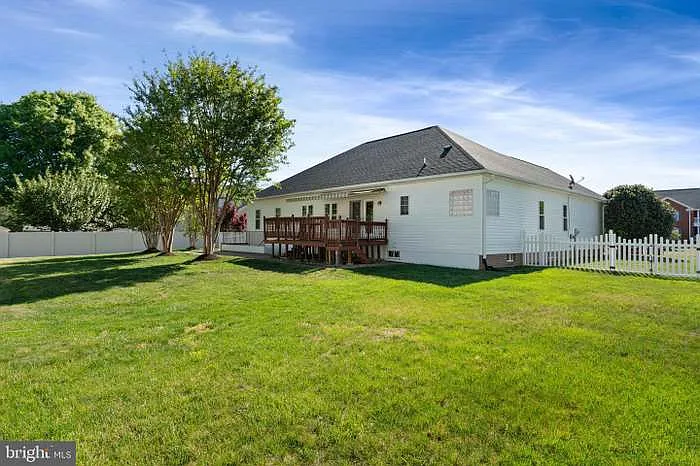 2707 Glendas Way — Photo 11