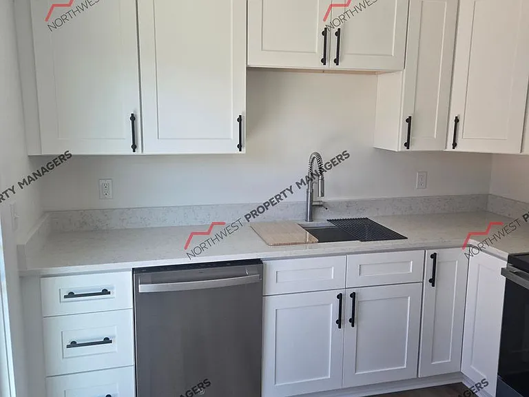 2803 Borst Ave — Photo 5
