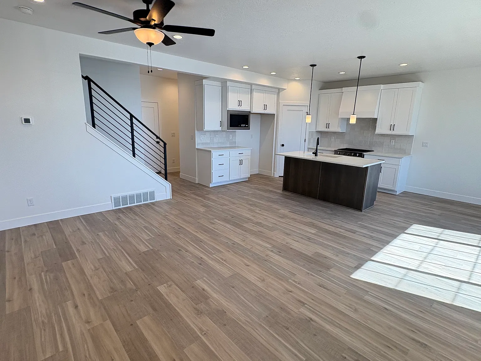 4 bed, 2.5 bath, 3225 sqft, $3,200 — Photo 3