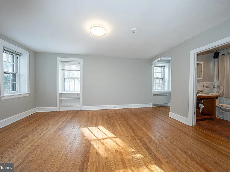 625 Chelten Hills Dr — Photo 32