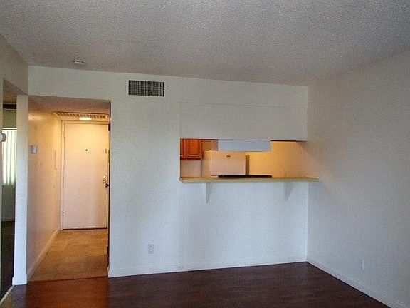 3rd image of 888 Beelard Dr