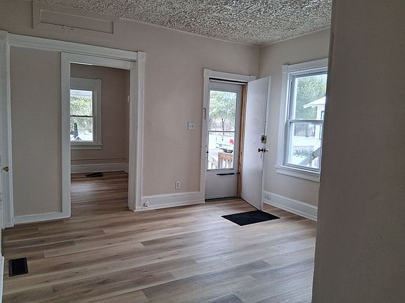 5th image of 58 Division St Floor 1