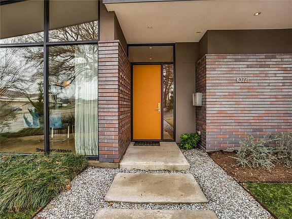 2nd image of 10221 Lake Highlands Dr