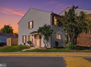 13831 Claret Ct, Chantilly, VA 20151