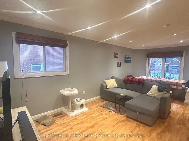 121 Heydon Ave — Photo 16