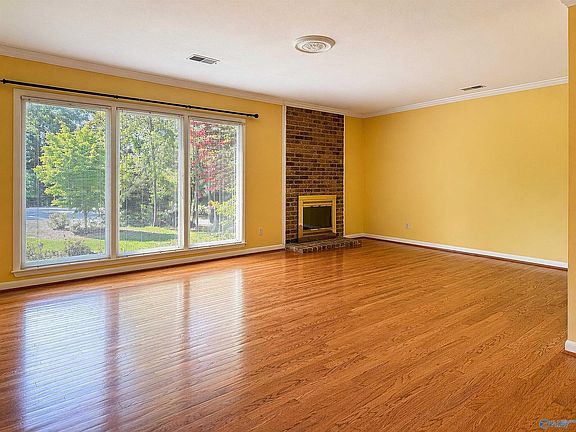 4th image of 2804 Peabody Cir SE