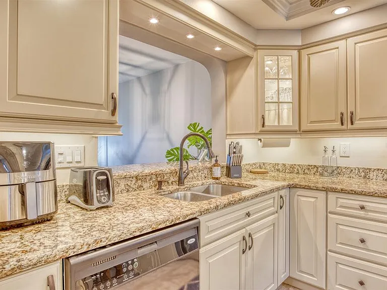 5640 Golf Pointe Dr #101 — Photo 5