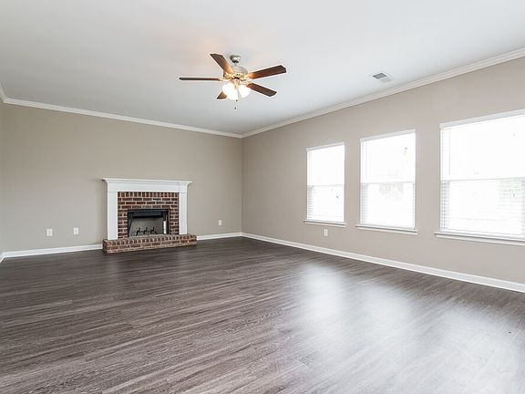 4th image of 601 Fieldcrest Dr