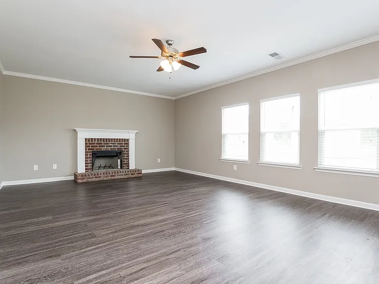 601 Fieldcrest Dr — Photo 4