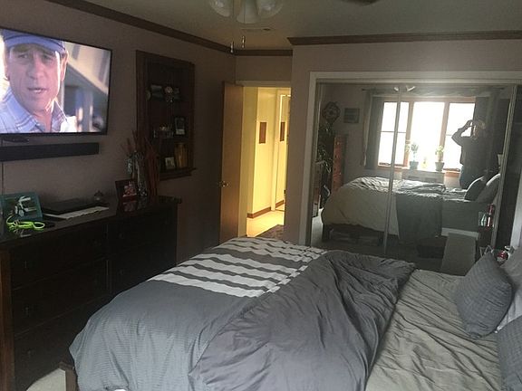 5th image of 900 Center St APT 2C