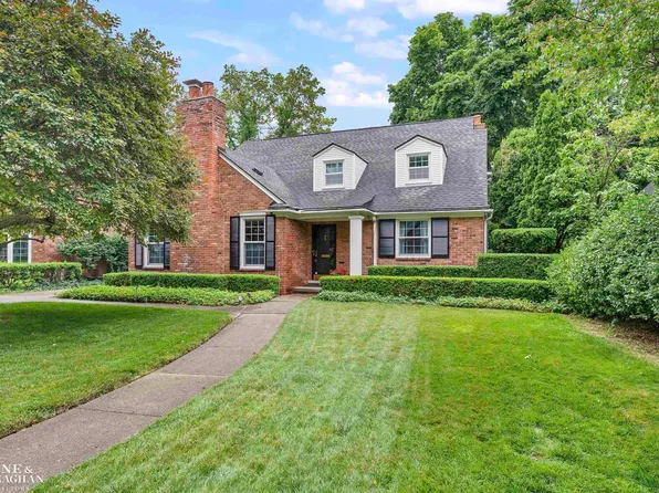 388 Lincoln Rd, Grosse Pointe, MI 48230