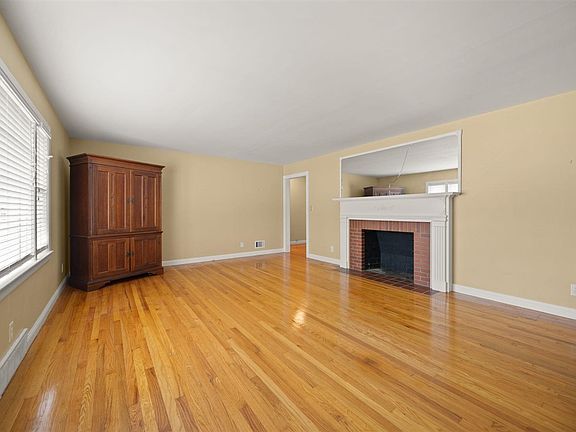3rd image of 103 Grinstead Ct