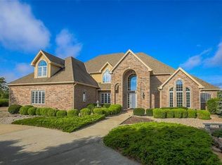 10902 Wildflower Dr, Lees Summit, MO 64086