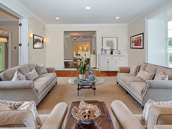 4th image of 6 White Pine Ln