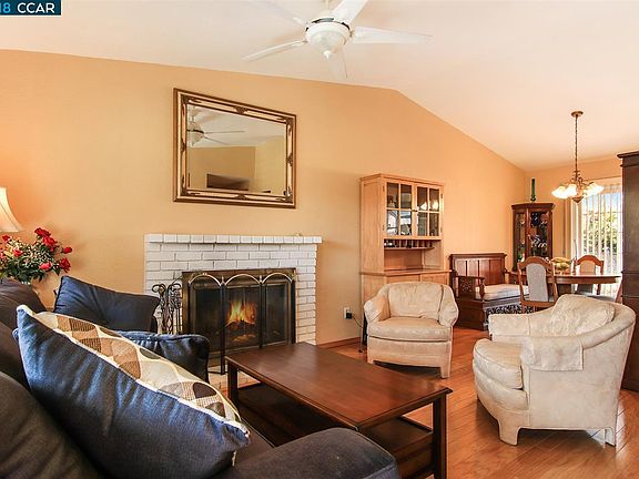 3rd image of 40 Dunes Way