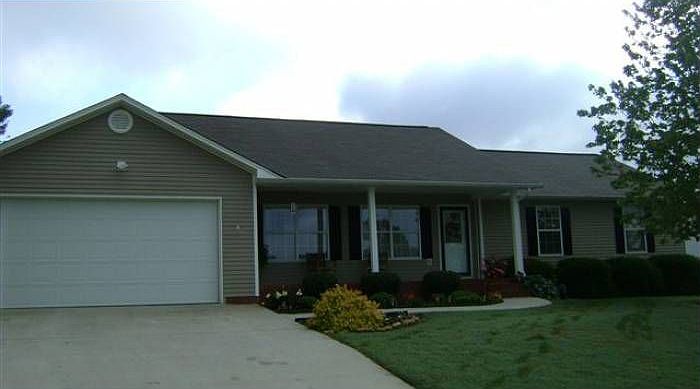 1st image of 231 Mulberry Ln NE