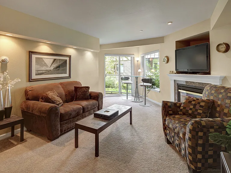 Admirals Cove — Photo 4
