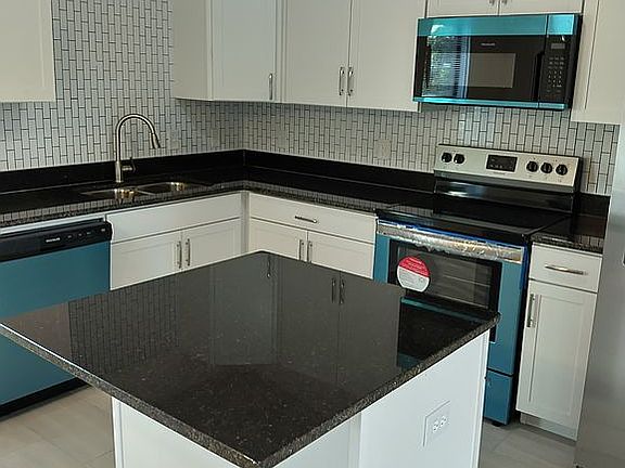 4th image of 1113 NE 11th Ter