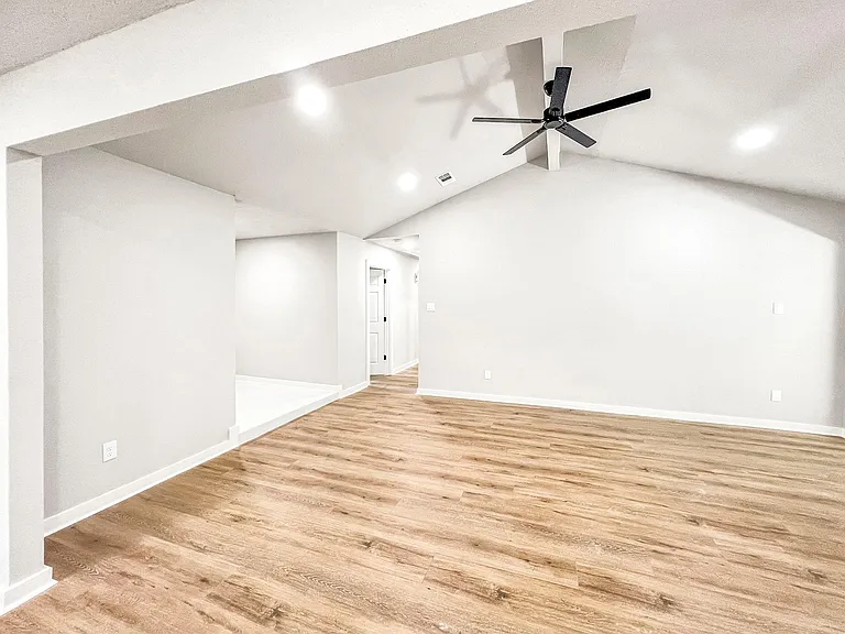 23207 Naples Dr — Photo 19