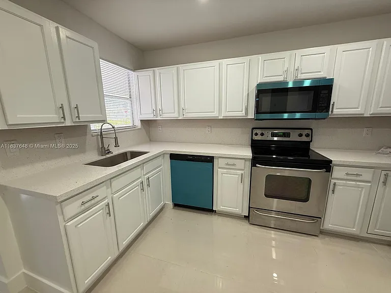 1494 W 34th St — Photo 19