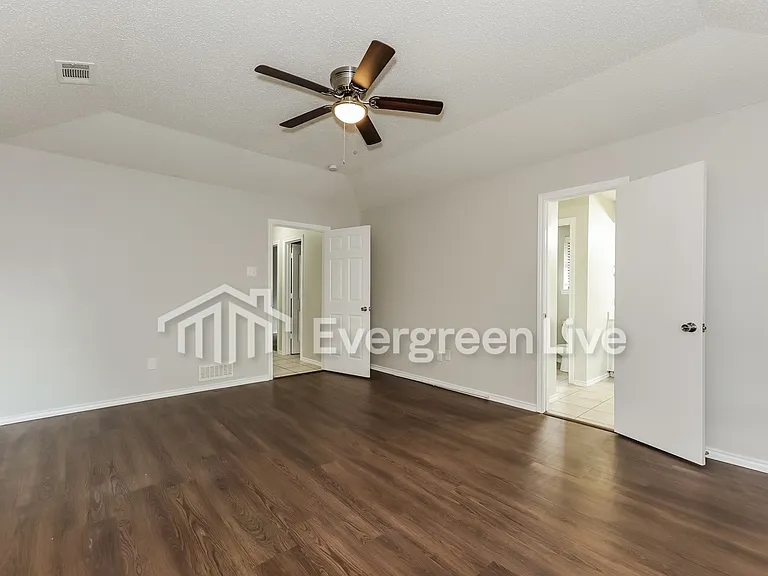 2401 Willow Oak Dr — Photo 13