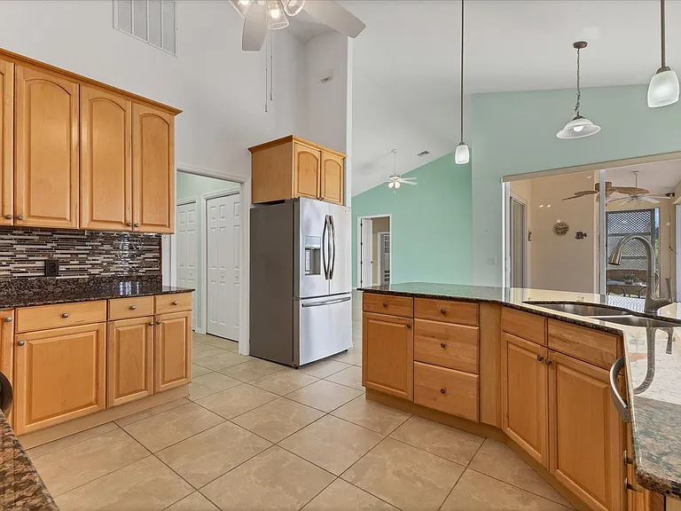 15077 Acorn Cir — Photo 11