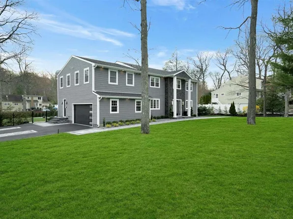 24 Mcculloch Drive, Dix Hills, NY 11746