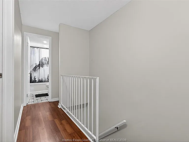 6298 Thornberry Cres — Photo 14