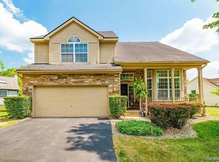 2660 Ravineside Ln S, Howell, MI 48843