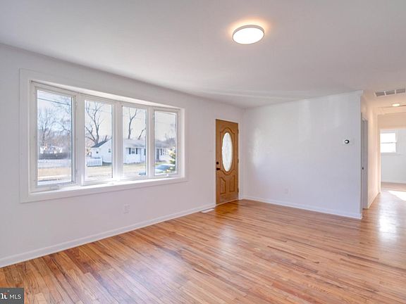 4th image of 1302 Edgewood Ave