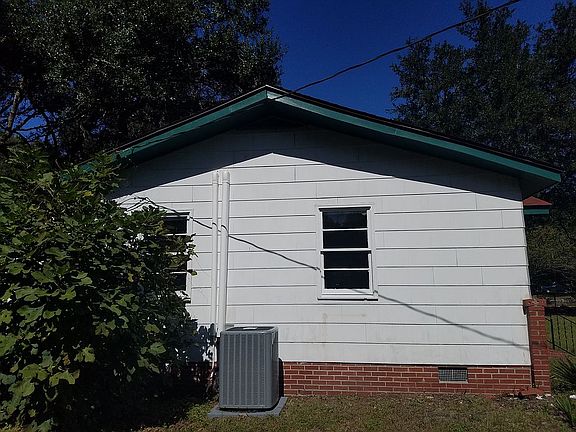 3rd image of 1018 Leonard Dr